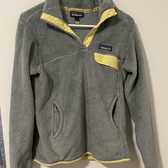 Patagonia Synchilla Gray and Yellow Fuzzy Pullover Size Small Outdoor Warm - Picture 1 of 3